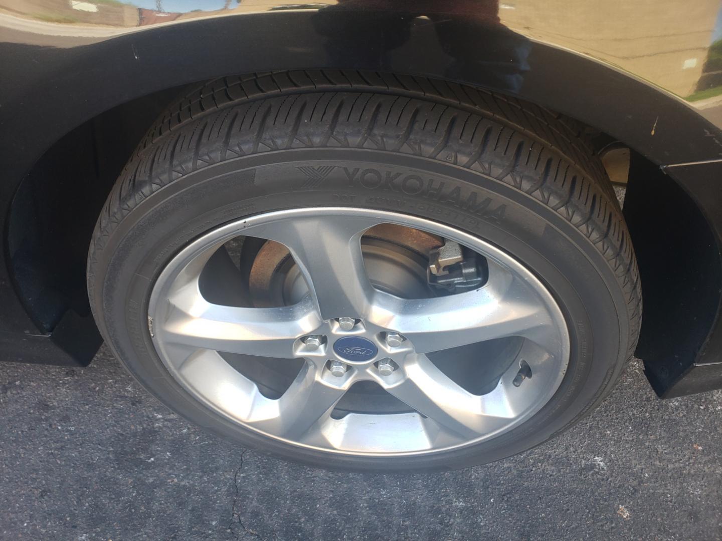 2014 /gray and black Ford Fusion Hybrid SE (3FA6P0LU3ER) with an 2.0L L4 DOHC 16V engine, 6-Speed Automatic Overdrive transmission, located at 323 E Dunlap Ave., Phoenix, AZ, 85020, (602) 331-9000, 33.567677, -112.069000 - 2014 Ford Fusion SE Hybrid......EXCELLENT condition,....ONLY 110K MILES!!!..... A Real Must See!!.... No accidents, Power everything, Touch screen Stereo/cd player, Phone sync, Bluetooth, Satellite compatible, Backup camera, Navigation, Ice cold ac, Clean Gray and Black interior with Black cloth sea - Photo#18